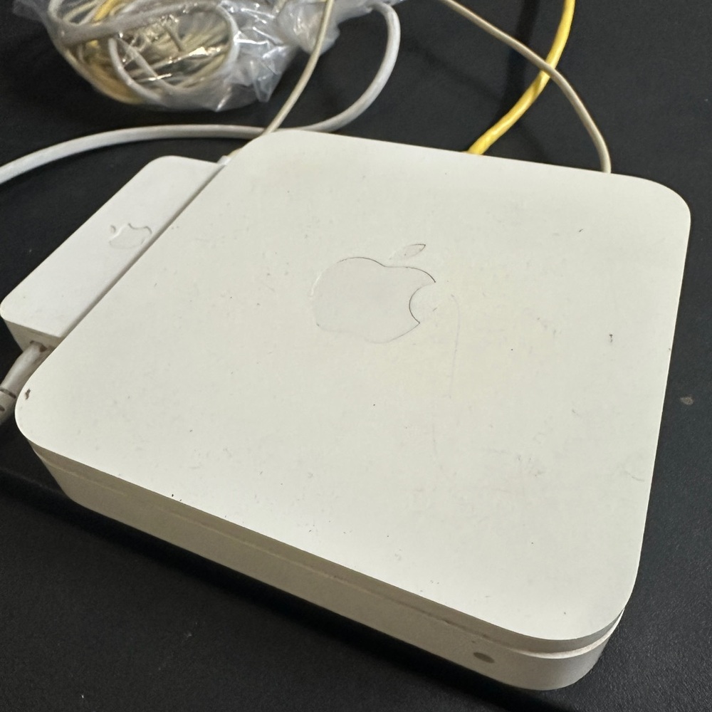 Apple White Router with Yellow Cable - Picture 4 of 4